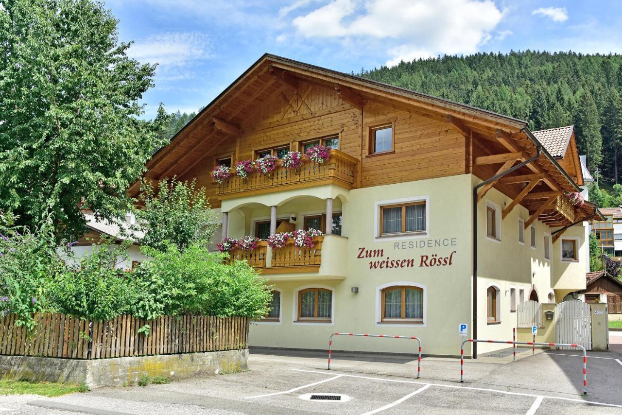 Zimmervermietung Zum Weissen Roessl Sarentino Экстерьер фото